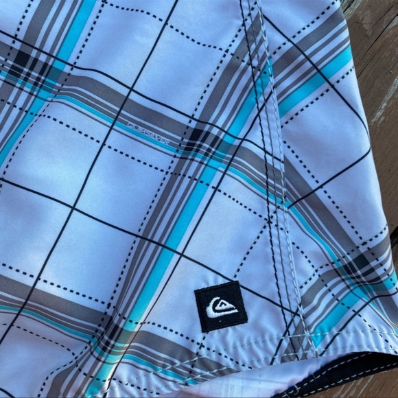 💕HP💕Quicksilver Men’s Board Shorts blue and white - Picture 7 of 9